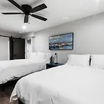 Williams Bay House - Cherry Street Retreat