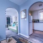 Broad Street Suite 2 - Amazing Location In The Heart Of Town - Parking Available - King & Queen Bedroom