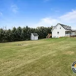 Chic Lake Geneva Retreat Spring & Summer Getaway Near Lake & Golf