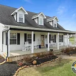 Chic Lake Geneva Retreat Spring & Summer Getaway Near Lake & Golf