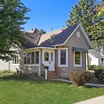 Sage Street Bungalow- Beautifully Renovated, Historical Home Walking Distance To Downtown