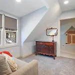 Sage Street Bungalow- Beautifully Renovated, Historical Home Walking Distance To Downtown