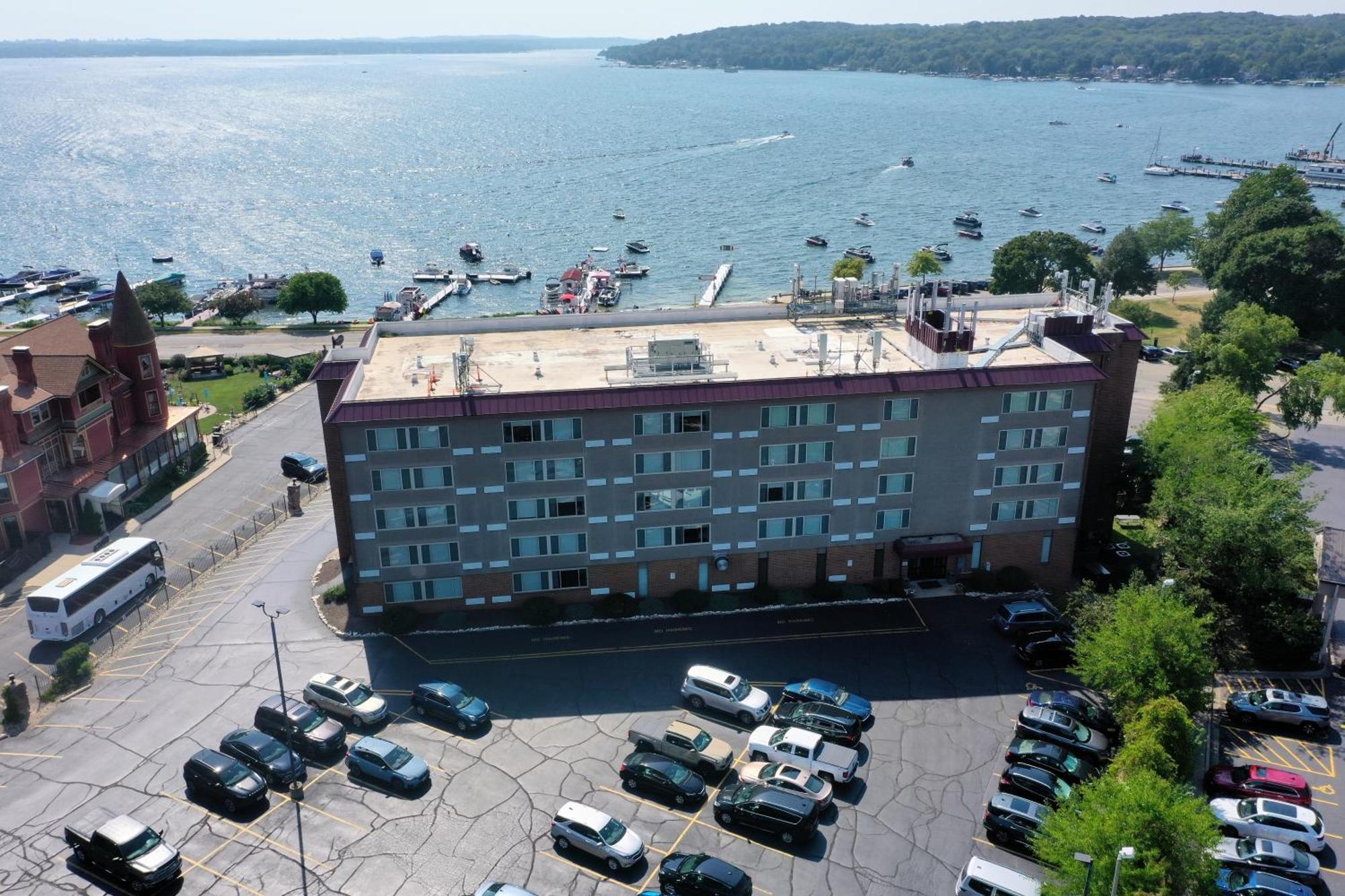 Harbor Shores On Geneva Hotel