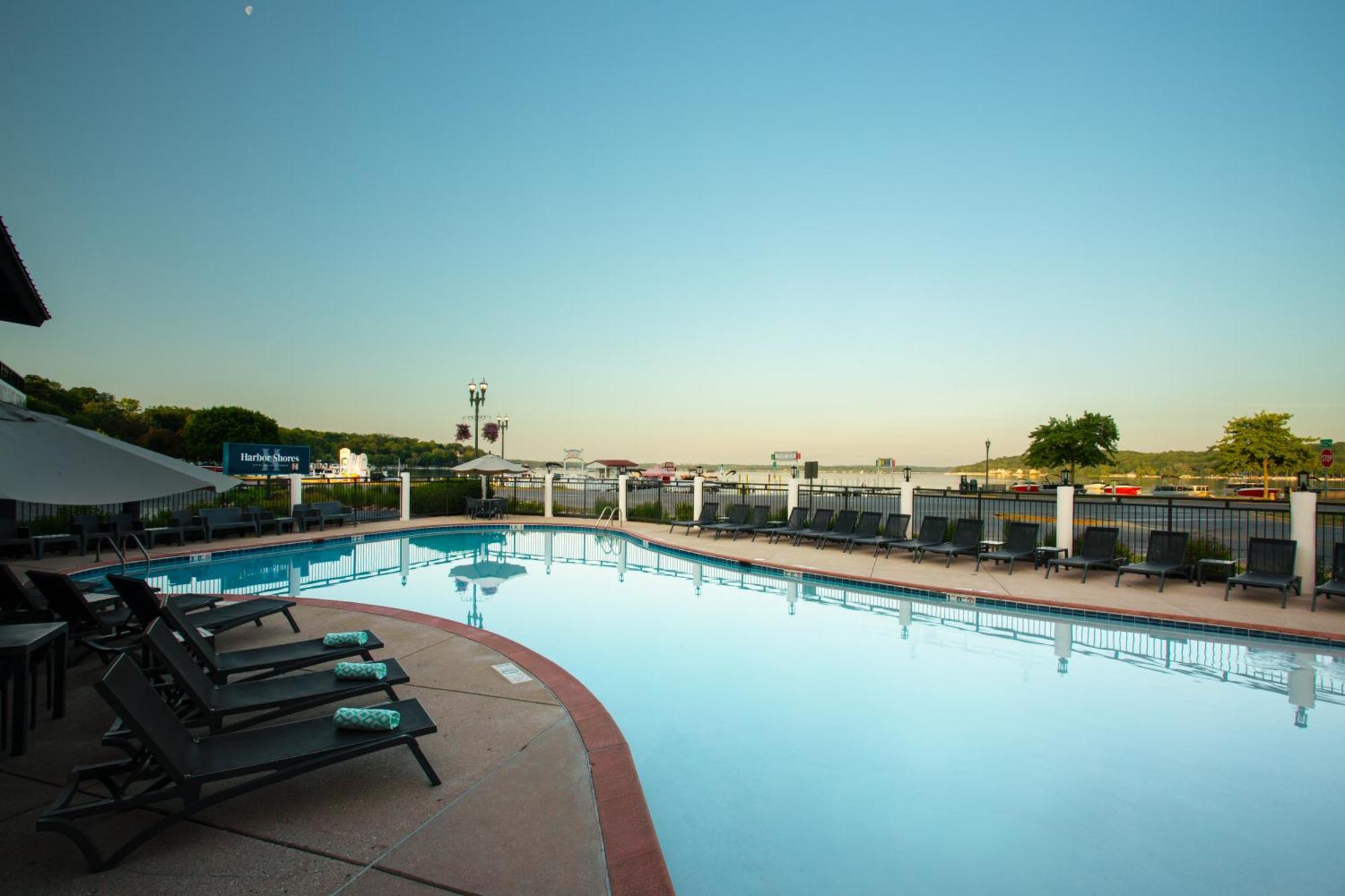 Harbor Shores On Geneva Hotel