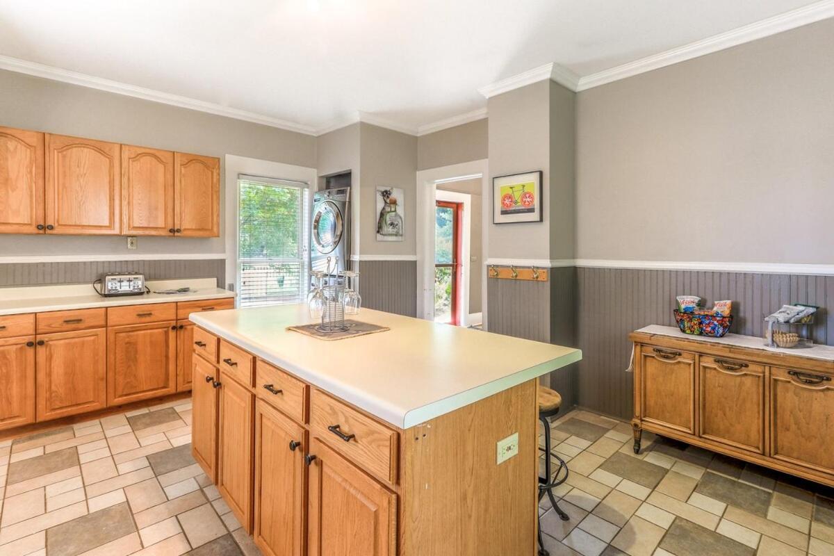 Sheldon House - Historic Geneva - Garden Patio - Walkable To Lg Has To Offer - Parking Holiday home