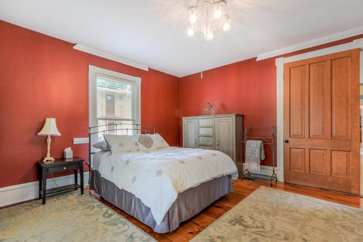 Holiday home Sheldon House - Historic Geneva - Garden Patio - Walkable To Lg Has To Offer - Parking *