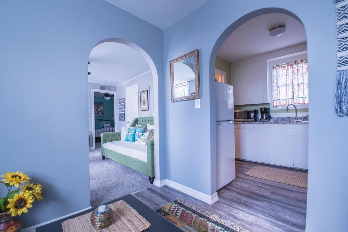 Apartment Broad Street 2 - Amazing Location In The Heart Of Town - Parking Available - King & Queen Bedroom *