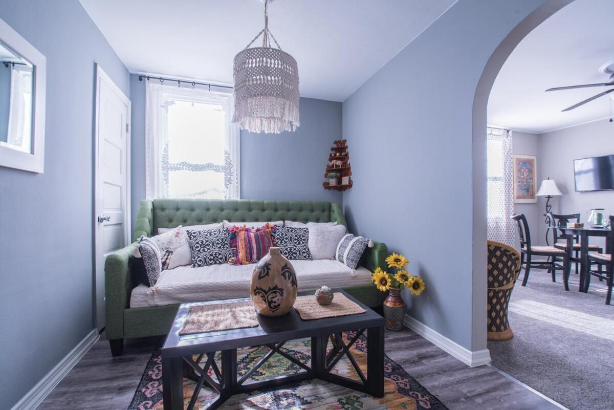 Broad Street 2 - Amazing Location In The Heart Of Town - Parking Available - King & Queen Bedroom *