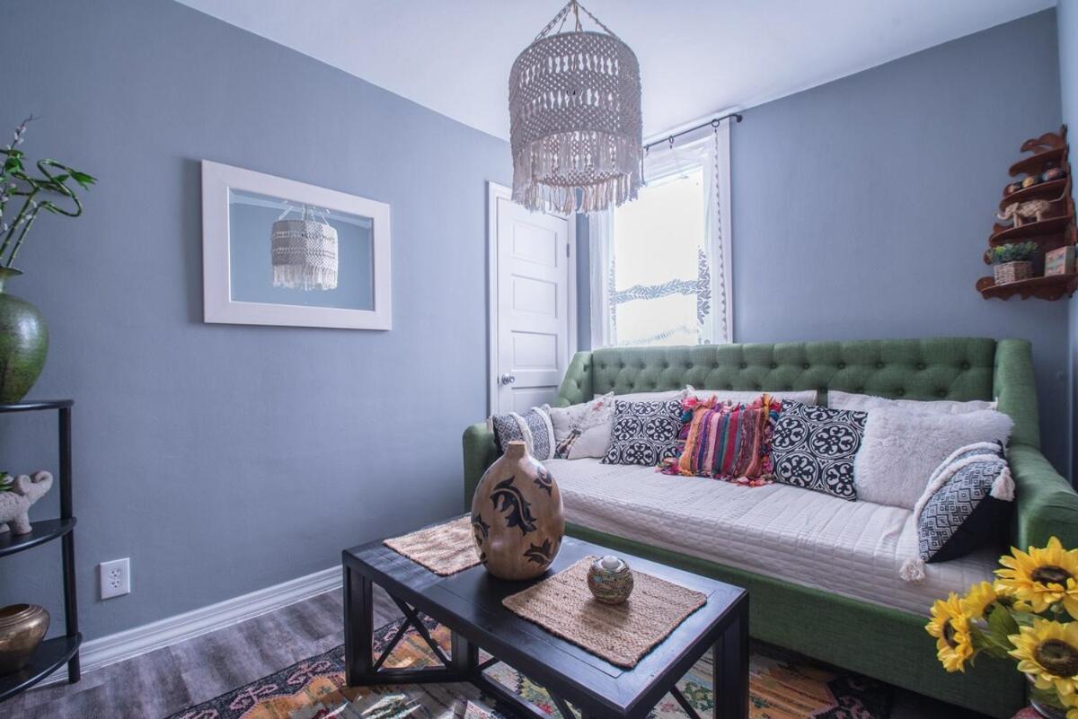 Broad Street 2 - Amazing Location In The Heart Of Town - Parking Available - King & Queen Bedroom