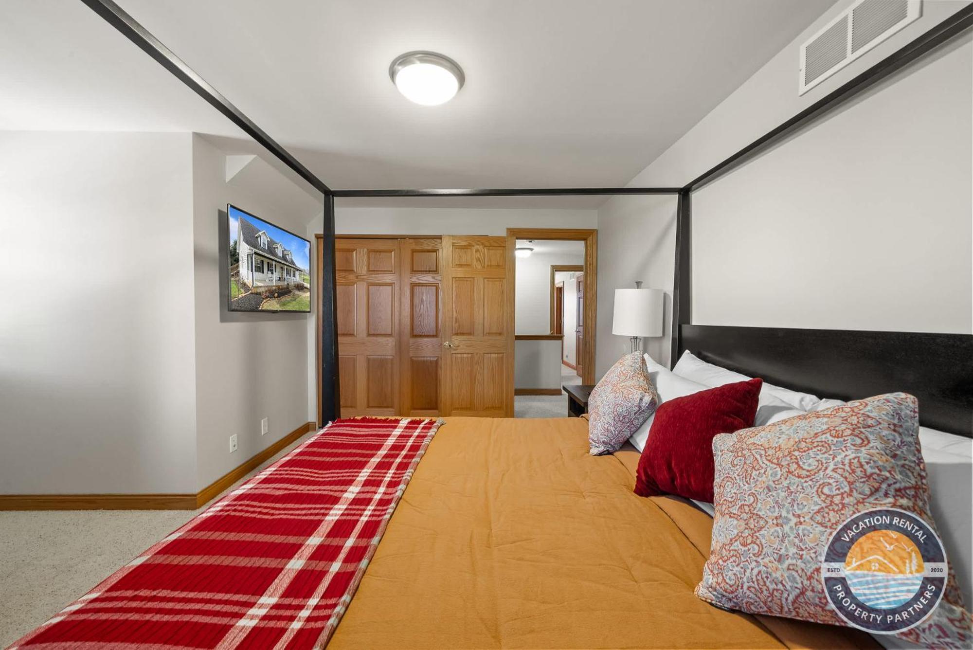 Chic Geneva Retreat Spring & Summer Getaway Near & Golf *