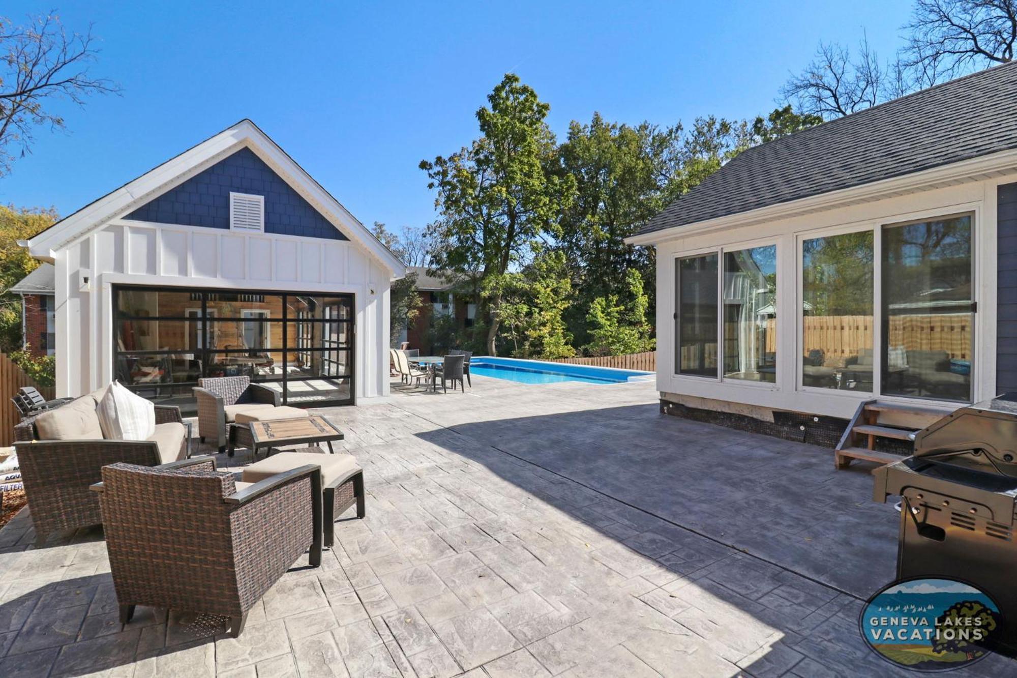 Blue Sky Oasis Saltwater Pool Lounge *