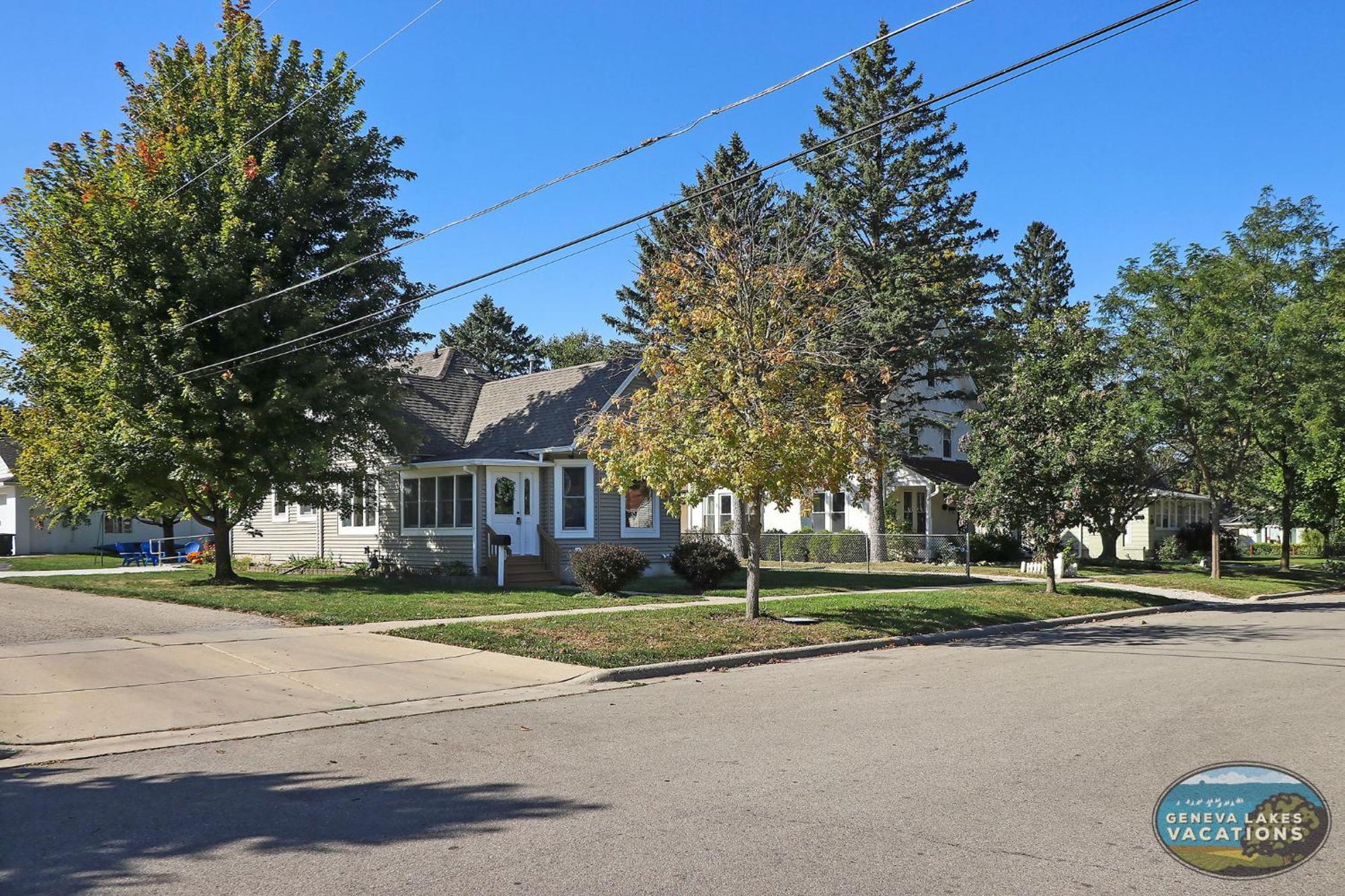 Sage Street Bungalow- Beautifully Renovated, Historical Walking Distance To Downtown Lake Geneva