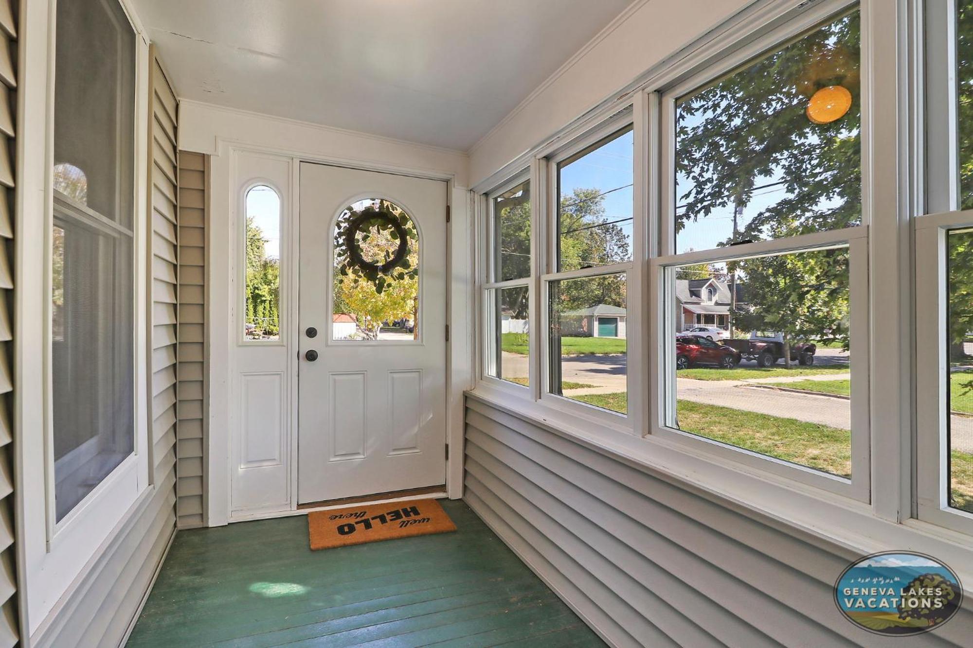 Sage Street Bungalow- Beautifully Renovated, Historical Walking Distance To Downtown Lake Geneva
