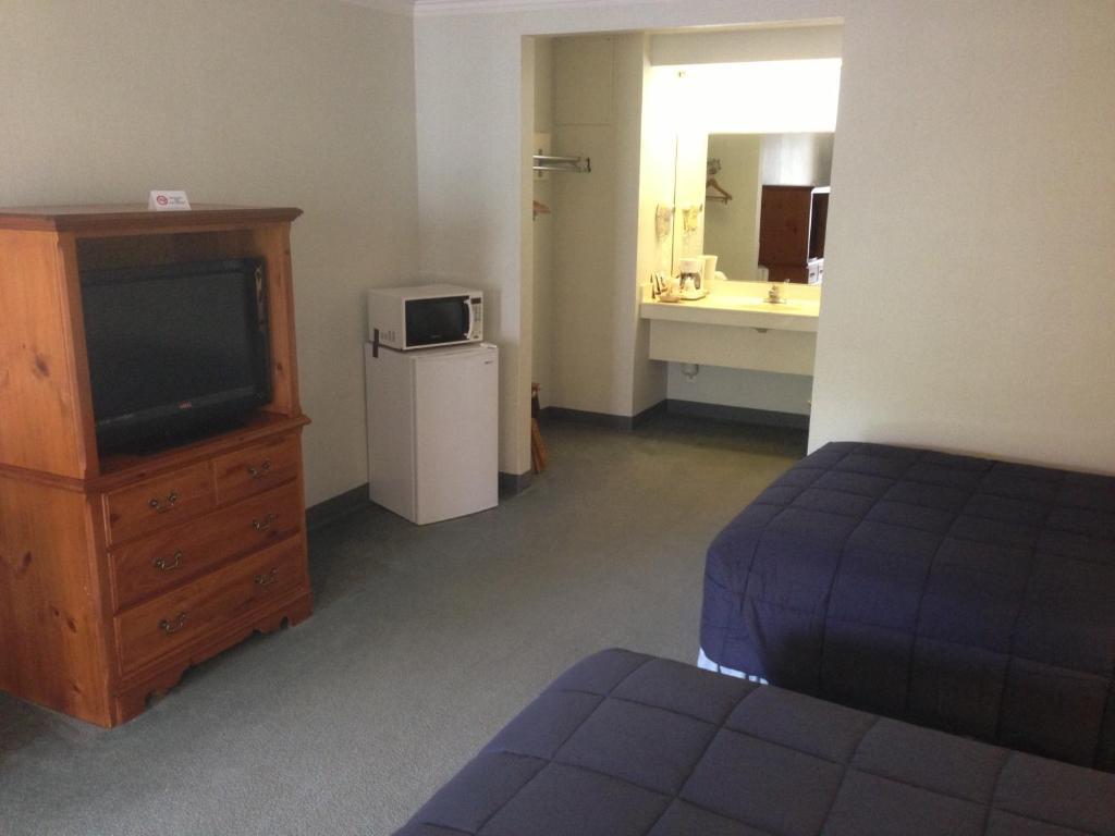 Fontana Village Motel 2*