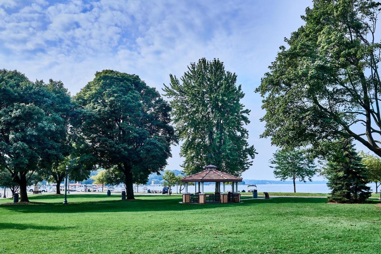 The Cove Of Geneva Lake Geneva