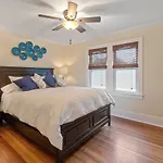 Gorgeous Downtown Bungalow, Walk Everywhere!!!