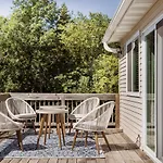 Large 5 Bed Lake Geneva Home 4 Blocks From Lake!
