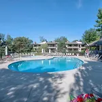 Stunning Pool View Condo At Abbey Villa - Gas Fireplace