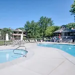 Stunning Pool View Condo At Abbey Villa - Gas Fireplace