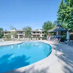 The Luxe At Abbey Villa - Gas Fireplace - King Master - Large Covered Balconies -Pool View