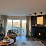 Newly Updated Modern, Spacious, And Cozy Condo- Right On The Lake!