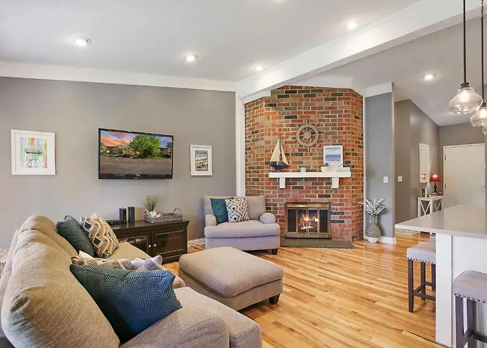 The Luxe At Abbey Villa - Gas Fireplace - King Master - Large Covered Balconies -Pool View