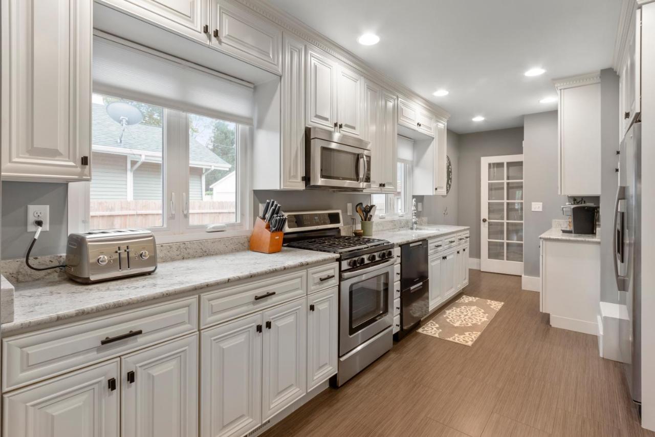 Holiday home Gorgeous Downtown Bungalow, Walk Everywhere!!!