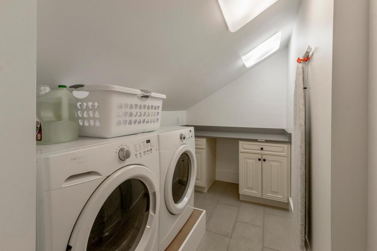 Gorgeous Downtown Bungalow, Walk Everywhere!!!