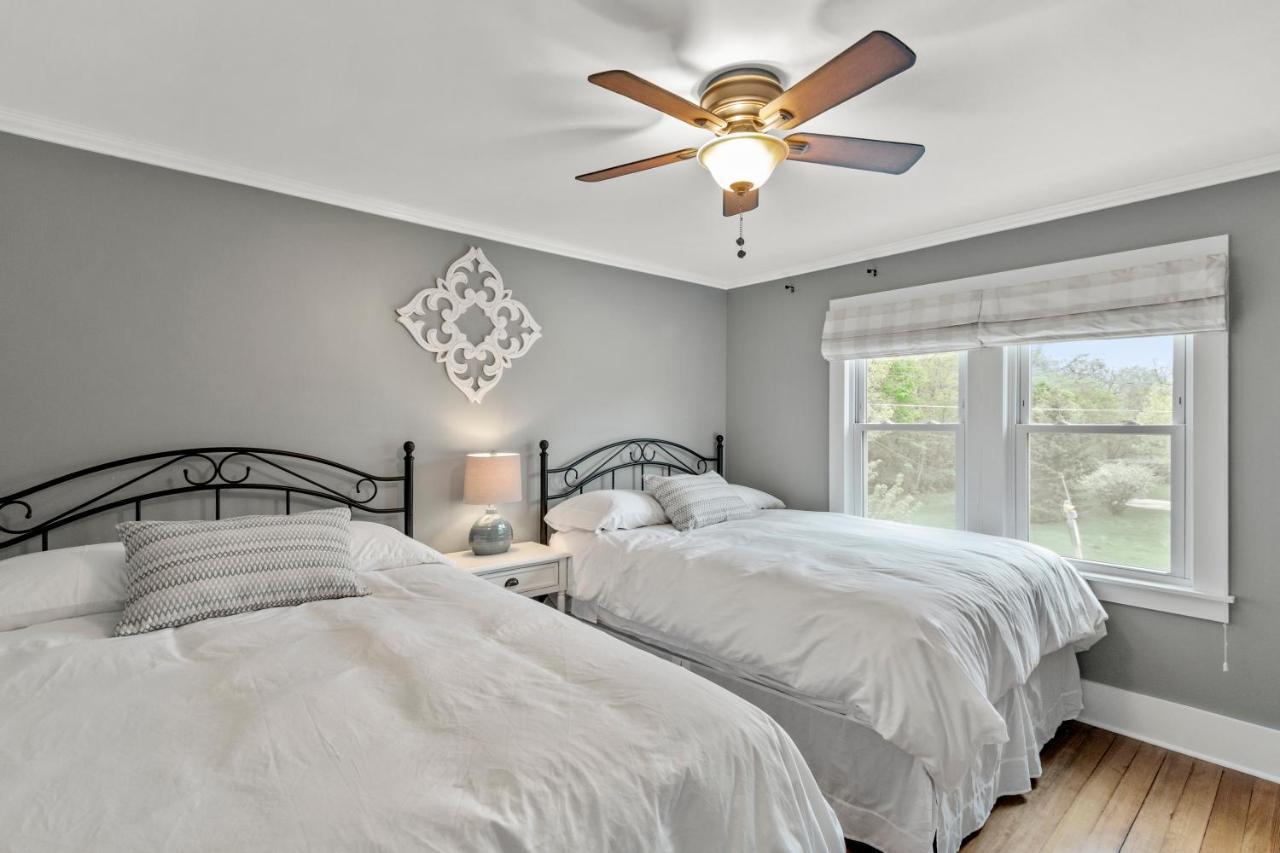 Gorgeous Downtown Bungalow, Walk Everywhere!!! *