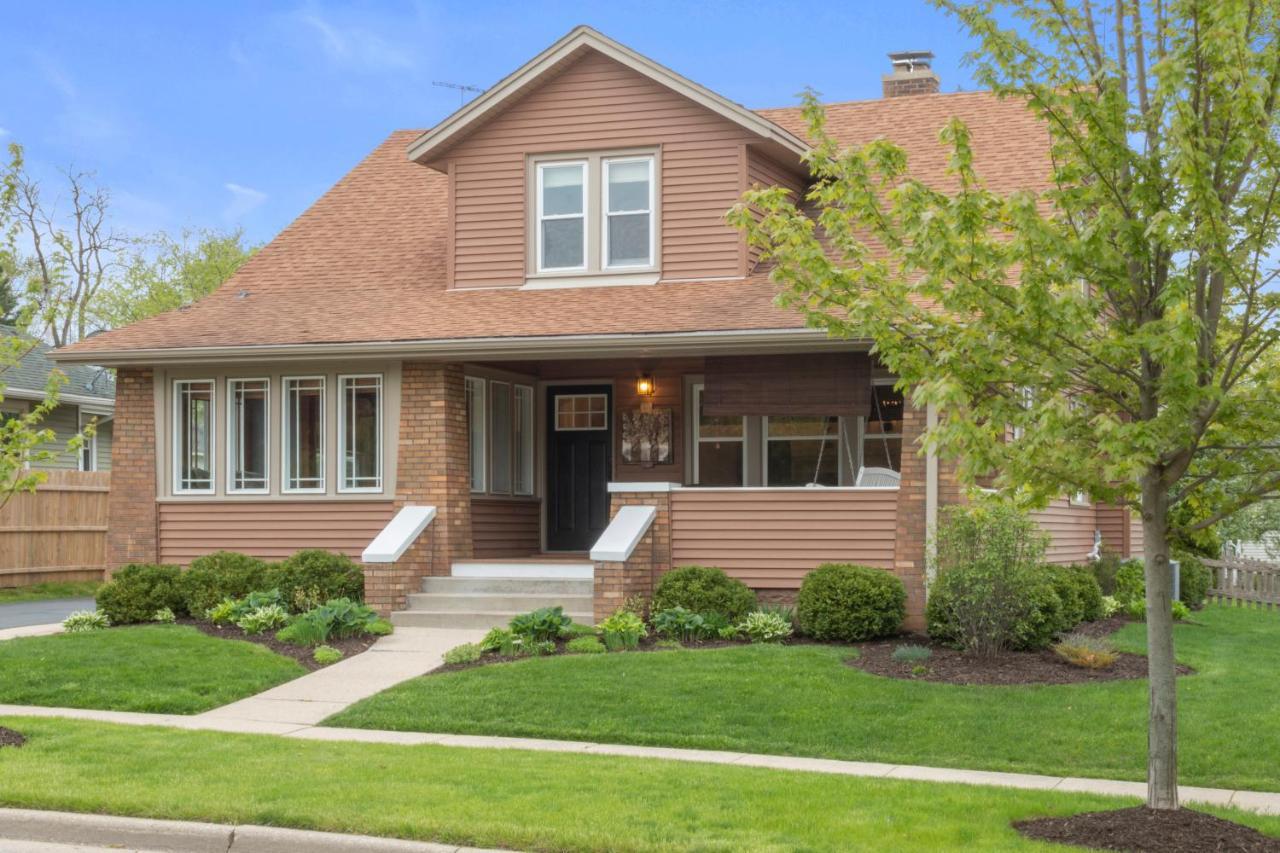 Gorgeous Downtown Bungalow, Walk Everywhere!!! *