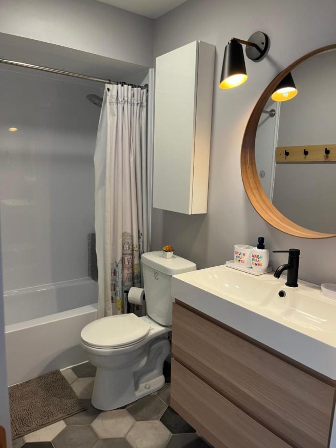 Newly Updated Modern, Spacious, And Cozy Condo- Right On The Lake! Apartment *