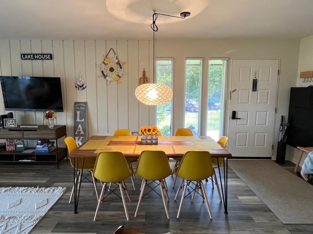 Newly Updated Modern, Spacious, And Cozy Condo- Right On The Lake! * Lake Geneva