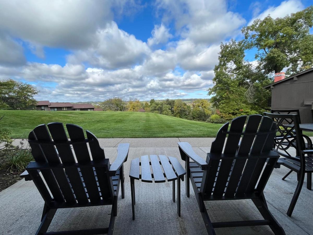 Newly Updated Modern, Spacious, And Cozy Condo- Right On The Lake! Apartment Lake Geneva