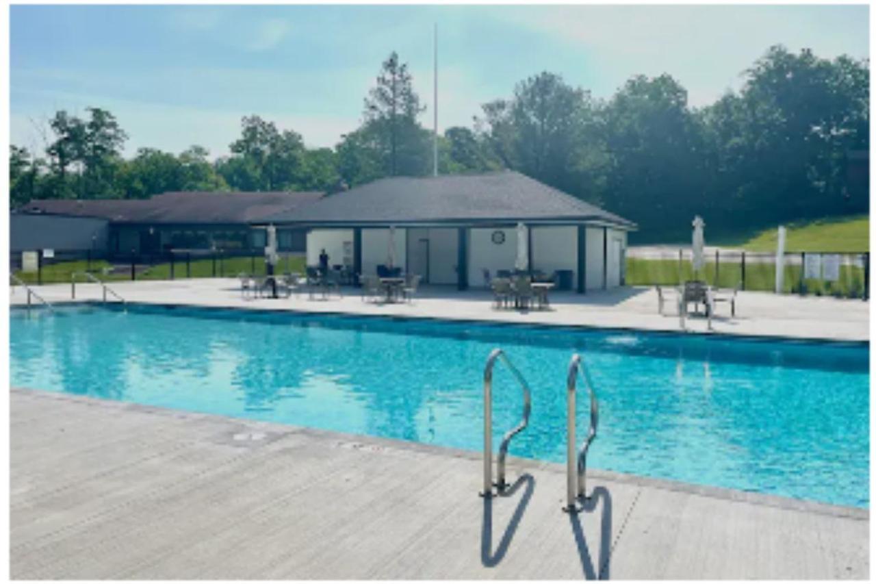 Newly Updated Modern, Spacious, And Cozy Condo- Right On The Lake! Apartment *