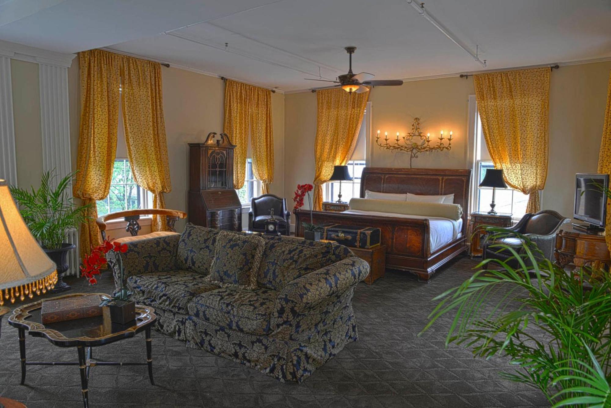 Maxwell Mansion Hotel