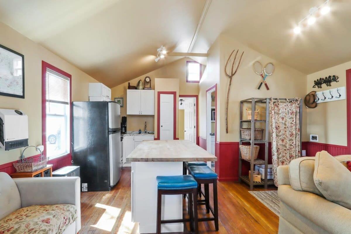 Holiday home New Charming Lakeview Haven 2br Cozy Como With Lake Views *