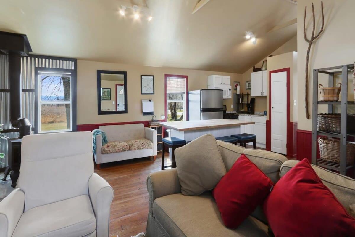 New Charming Lakeview Haven 2br Cozy Como With Lake Views Holiday home Lake Geneva