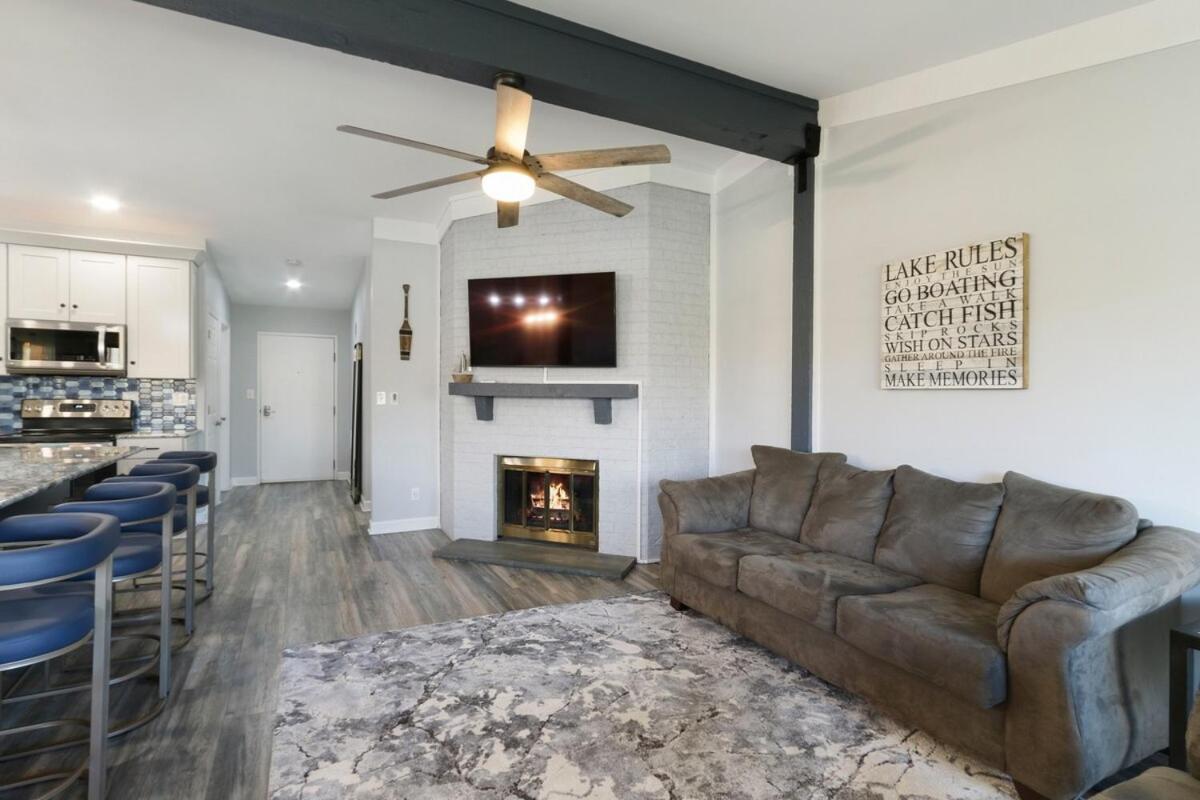 Apartment Stunning Pool View At Abbey - Gas Fireplace
