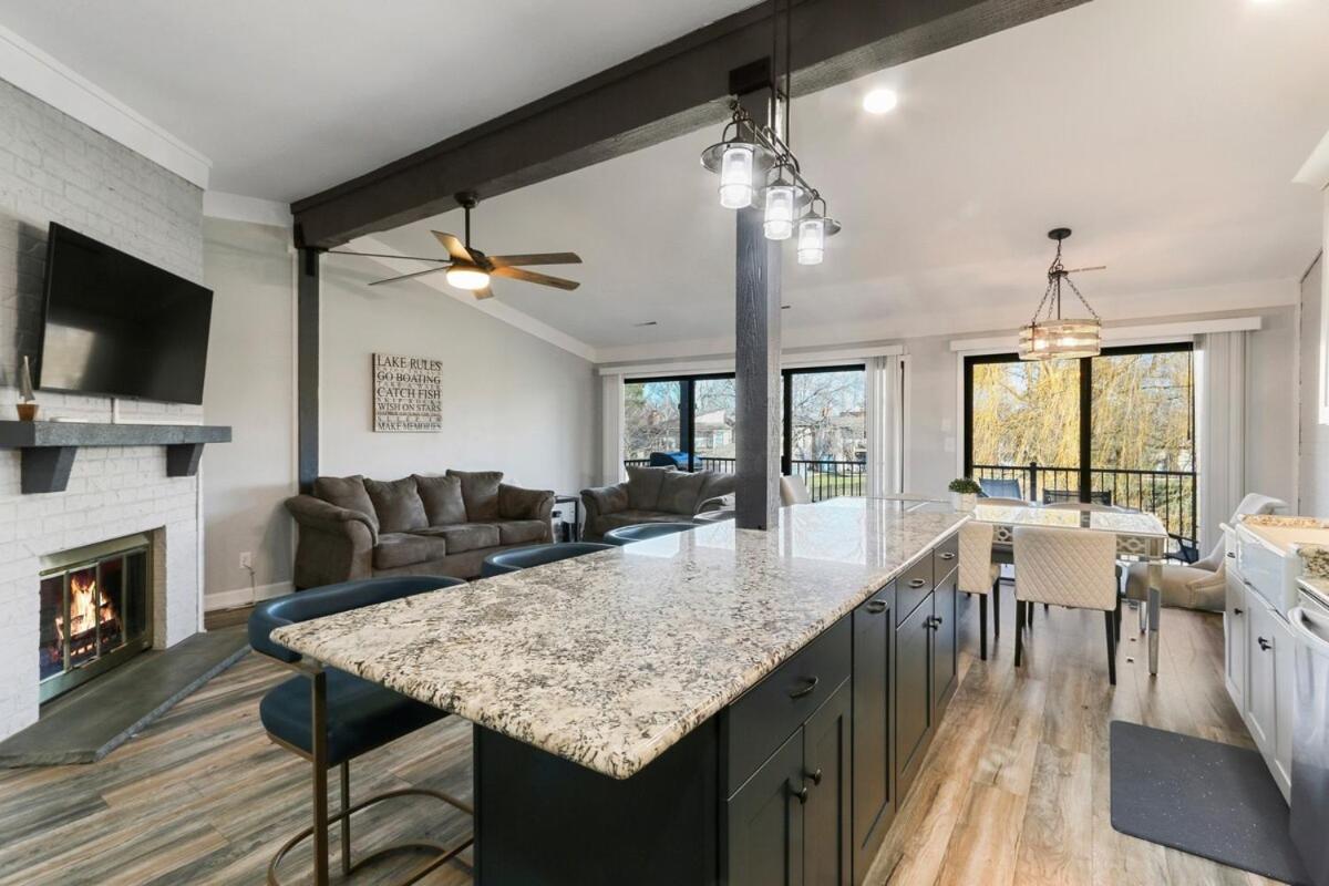 Apartment Stunning Pool View At Abbey - Gas Fireplace Lake Geneva