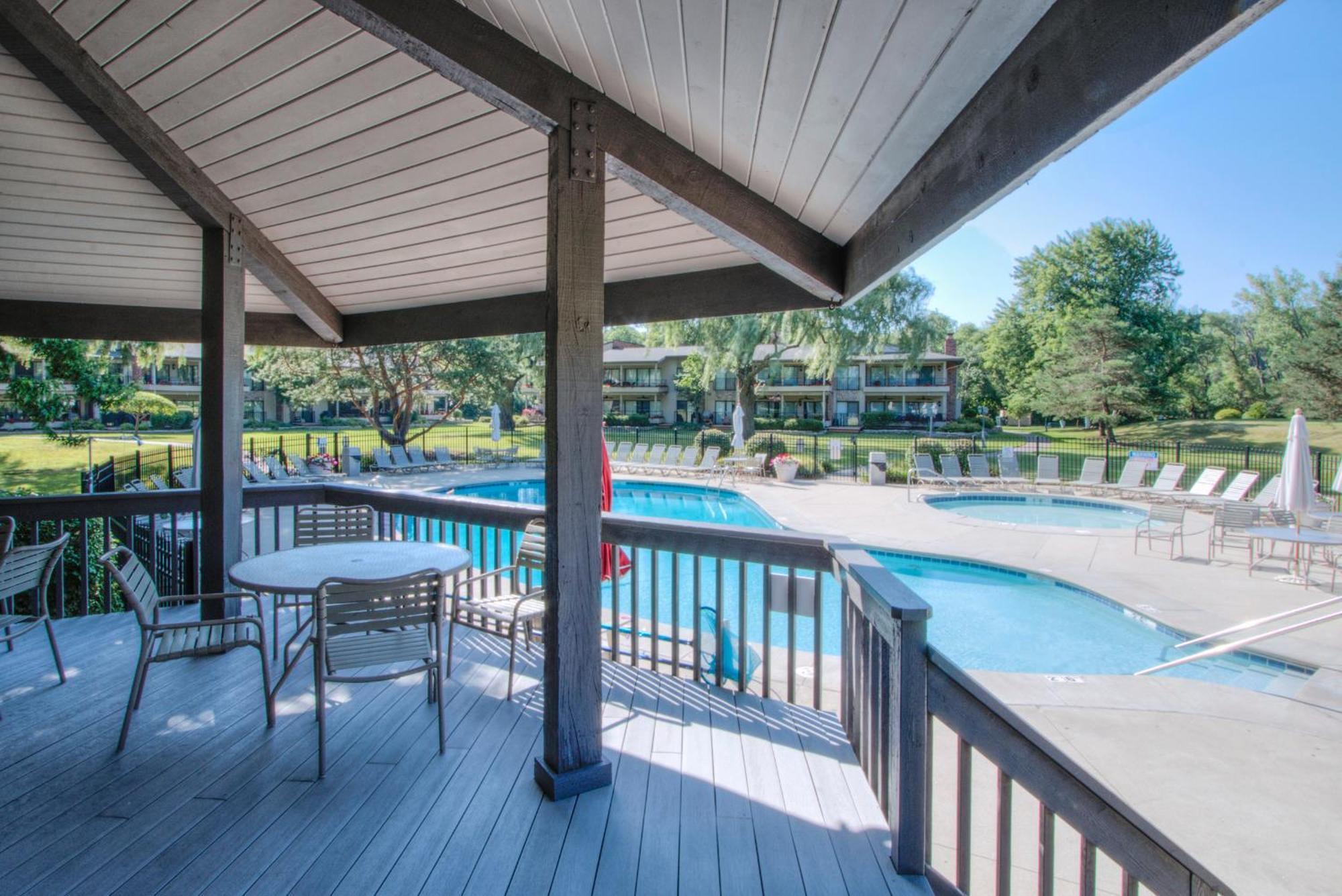 The Luxe At Abbey - Gas Fireplace - King Master - Large Covered Balconies -pool View Apartment