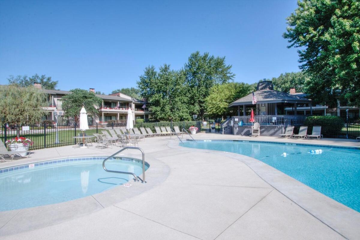Stunning Pool View At Abbey - Gas Fireplace * Lake Geneva