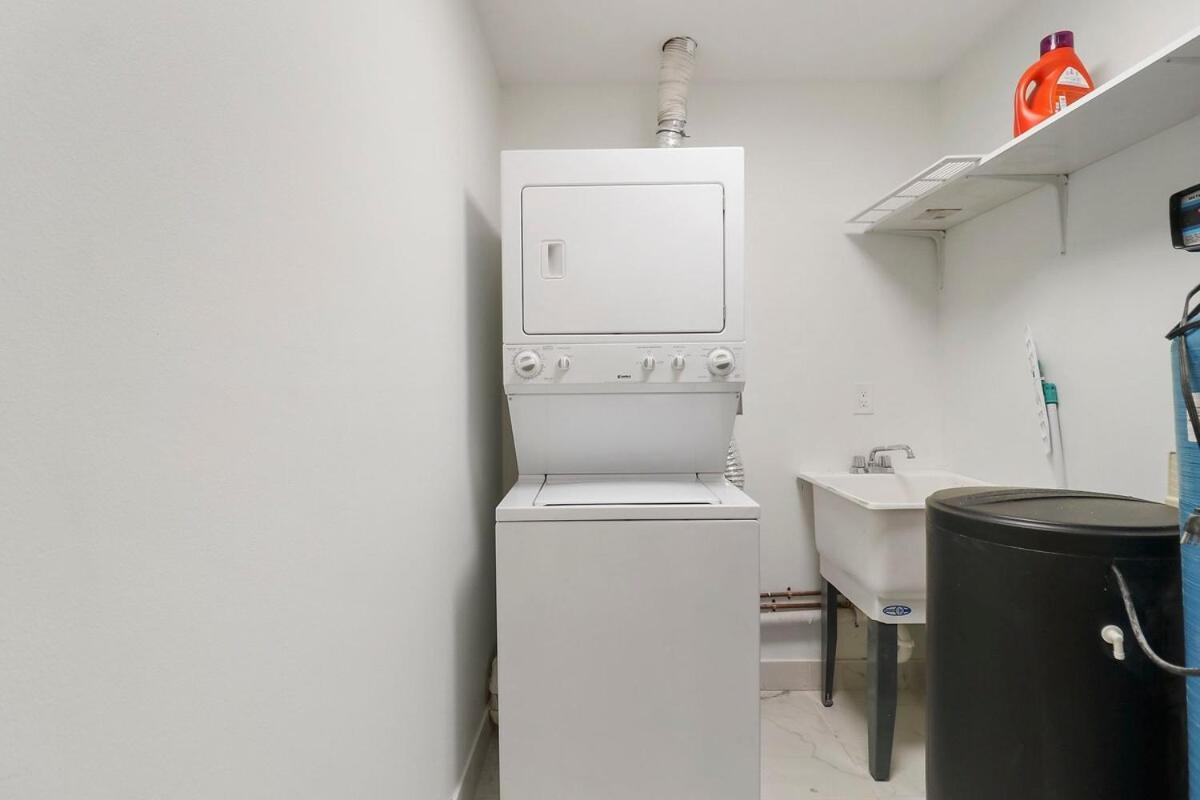 Luxurious Experience - Lakeside - Pool - Expansive Walk-out Balcony - King - Fireplace Lake Geneva