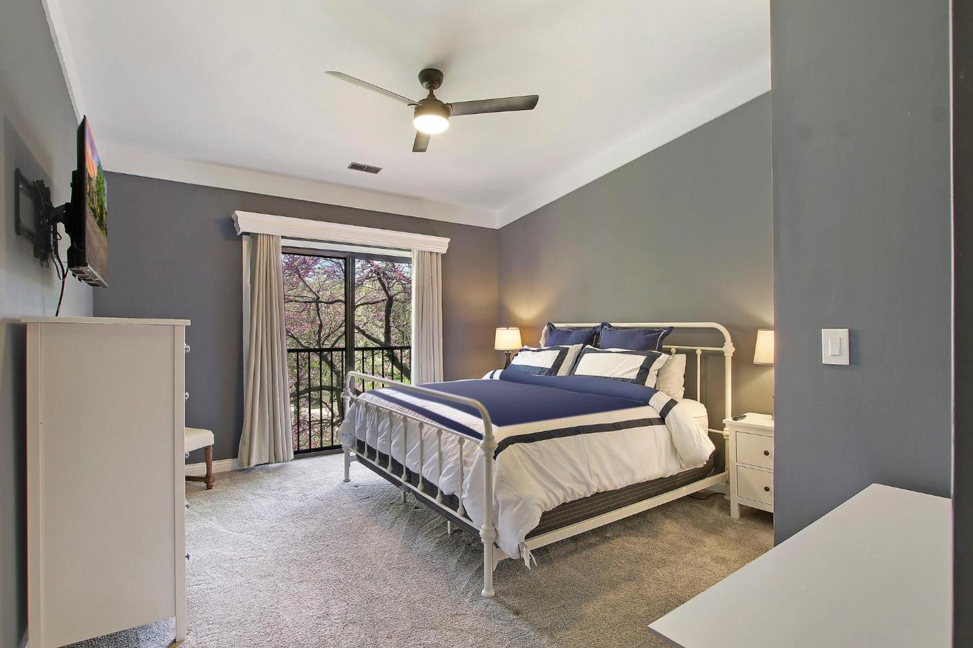 The Luxe At Abbey - Gas Fireplace - King Master - Large Covered Balconies -pool View Apartment Lake Geneva