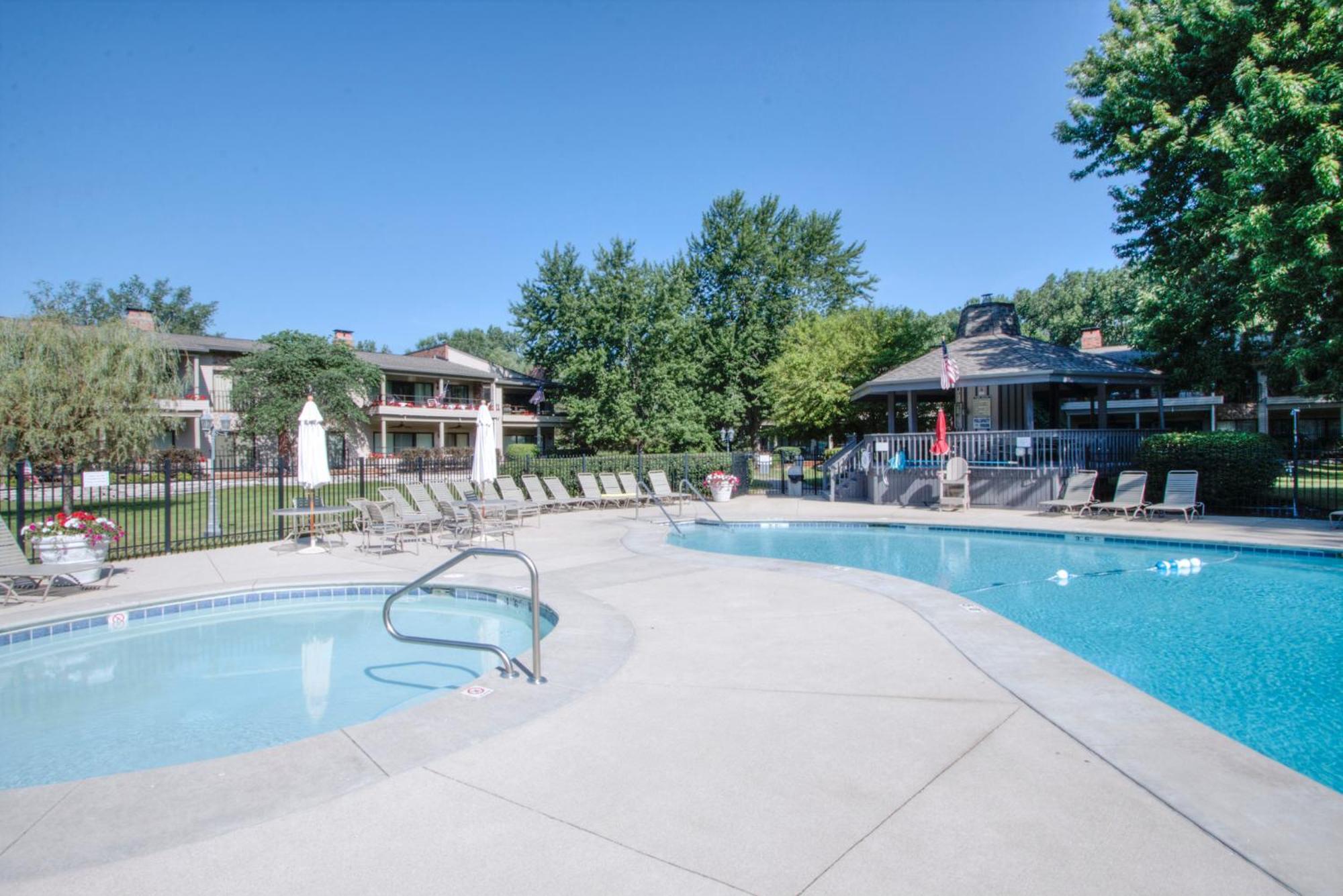 Apartment The Luxe At Abbey - Gas Fireplace - King Master - Large Covered Balconies -pool View Lake Geneva