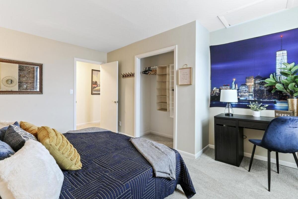 Apartment Downtown Geneva- New York - Big Apple Themed - Near Restaurants & Boutiques - Onsite Parking *