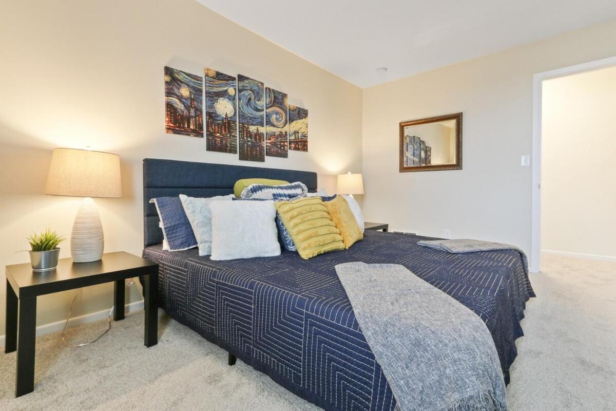 Downtown Geneva- New York - Big Apple Themed - Near Restaurants & Boutiques - Onsite Parking Apartment Lake Geneva