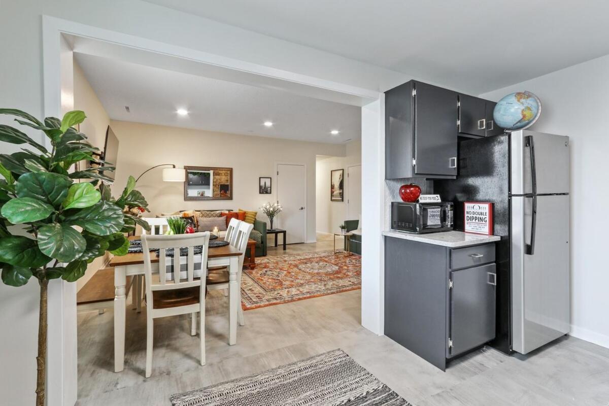 Downtown Geneva- New York - Big Apple Themed - Near Restaurants & Boutiques - Onsite Parking *