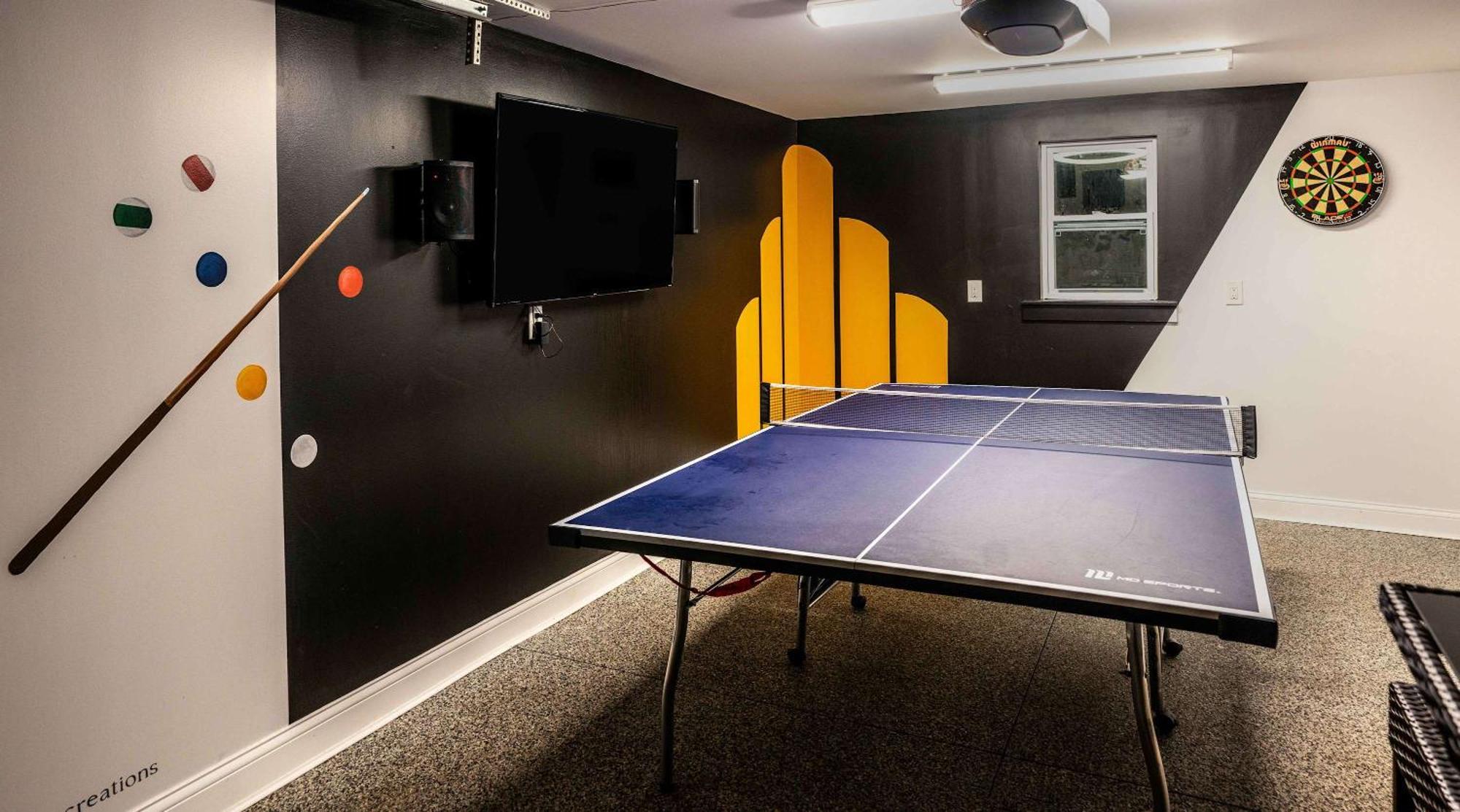 Gatsby Theme Near Downtown With Hot Tub & Game * Lake Geneva