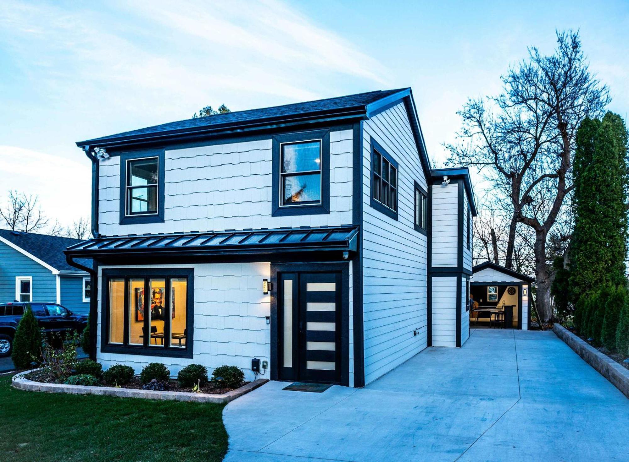 Gatsby Theme Near Downtown With Hot Tub & Game Holiday home